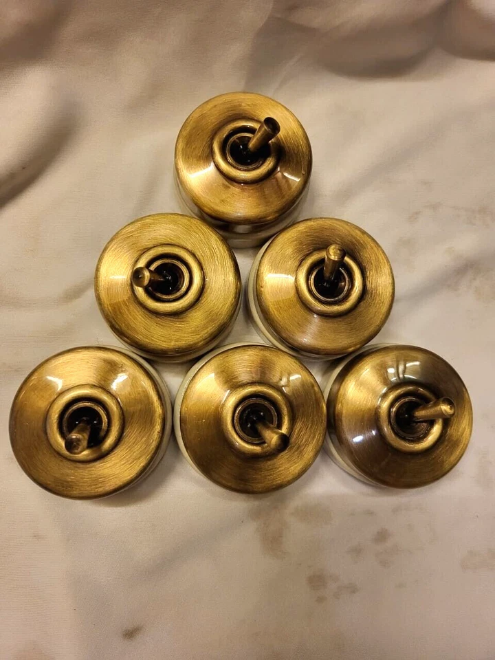 CONJUNTO DE BOTÕES INTERRUPTOR ELÉTRICO ACABAMENTO ANTIGO 6 LATÃO E CERÂMICA 1 VIA DECORAÇÃO SIMPLES - Imagem 1 de 4