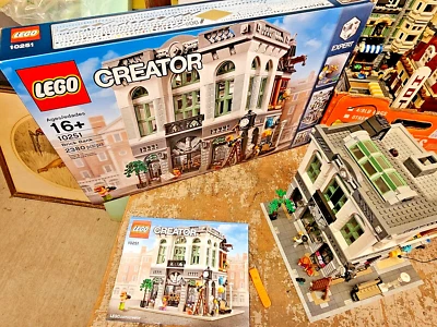 LEGO Creator BRICK BANK Modular Building Set 10251 Built w Instr INTERIOR 99.9%C - Image 1 of 4