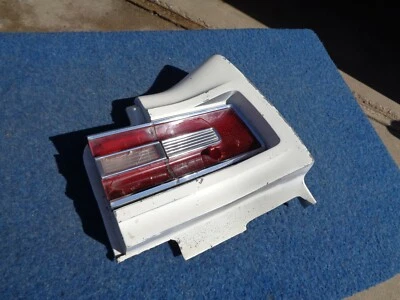 1968 Plymouth Fury III 3 RIGHT REAR QUARTER EXTENSION AND LIGHT ASSEMBLY Foto 1 de 4