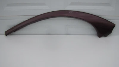 Pilar exterior trasero izquierdo Saturn SL1 2002 moldura borgoña fabricante de equipos originales usado Foto 1 de 3