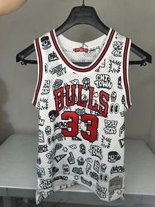 $125 Womens Size S Mitchell & Ness Chicago Bulls Cartoon Doodle Pippen Jersey 97 - Picture 1 of 5