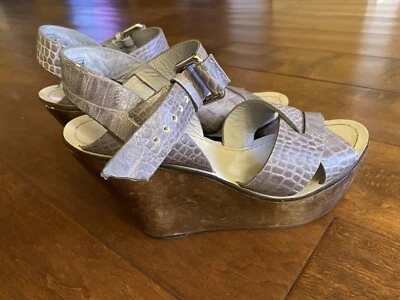 Sandalias de cuña Theory Sabrina 37 US7 gris madera cuero en relieve reptil $295 Foto 1 de 4