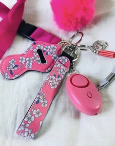 Woman Keychain with 6 accessories. Hot Pink Color + 2 Gifts - Picture 1 of 6