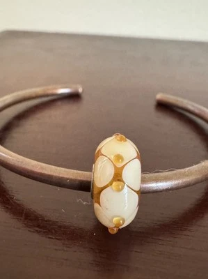 Trollbeads Glass OOAK Unique Chubby Cream BUDS Pale Yellow Python Variant - Image 1 of 4