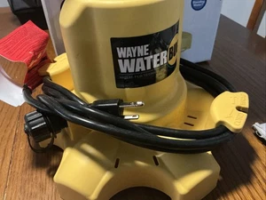 Wayne 1/6 HP WaterBUG Submersible Utility Pump with Multi-Flo Technology - Picture 1 of 5