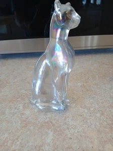 Estatuilla/pisapapeles gato sentado de vidrio iridiscente de 6 1/2" de alto - Imagen 1 de 7