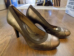 DEXFLEX By Dexter Metallic Bronze Cap Toe 3.25" Heels Classy Pumps 6.5 Clean - Picture 1 of 10