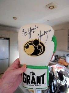 ERIC MORALES & MARCO ANTONIO BARRERA .. DOPPELT SIGNIERTER BOXHANDSCHUH - Bild 1 von 3