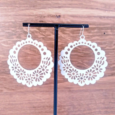 Pendientes Gancho Colgantes Blanco Esmalte Metal Floral Trabajo Abierto 2" Foto 1 de 4