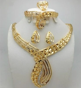 Beautiful Gold plated Jewellery set - Picture 1 of 6