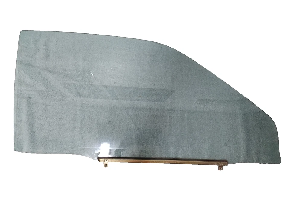 Daihatsu Charade 2 Door : 1988, 1989, 1990, 1991, 1992, Right Front Door Glass - Image 1 of 4