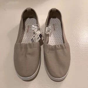 Old Stock Basic Editions Kmart Dakota Slip On Canvas Loafers, Tan Color Size 8 - Picture 1 of 7