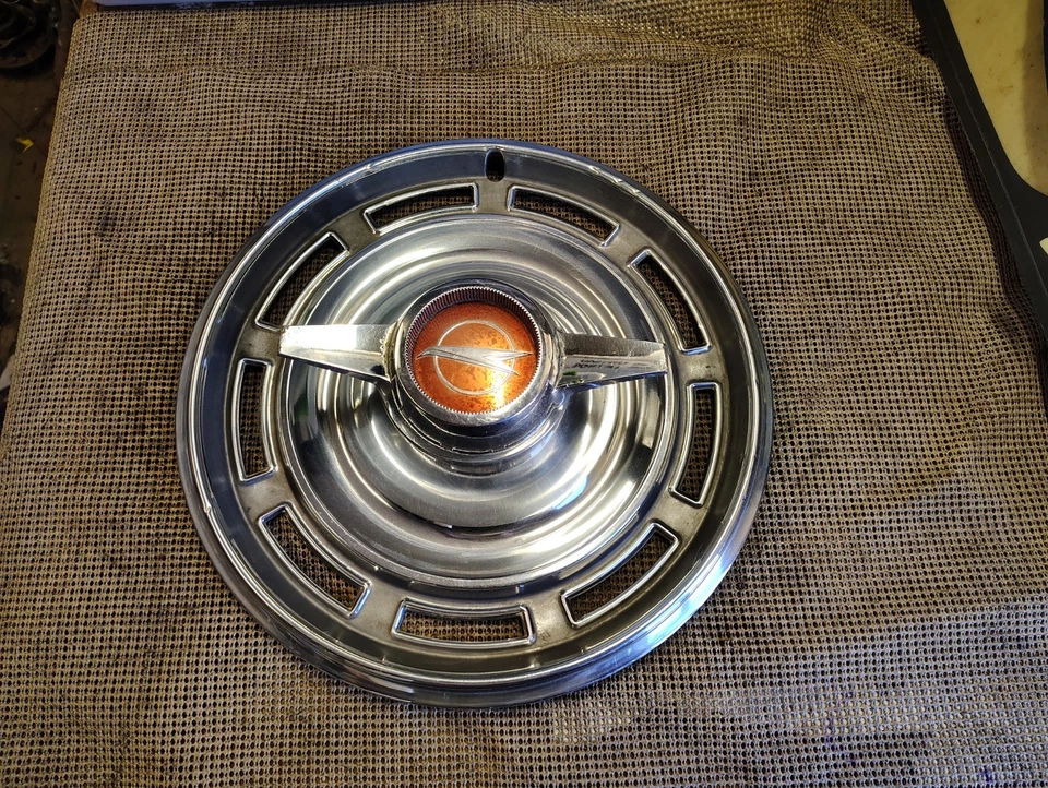 Buick Skylark Gran Sport GS 1966 camioneta deportiva OEM GM cubierta de rueda giratoria tapacubos Foto 1 de 4