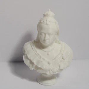Queen Victoria Bust - of the House of Hanover - 4 Inches - Picture 1 of 4