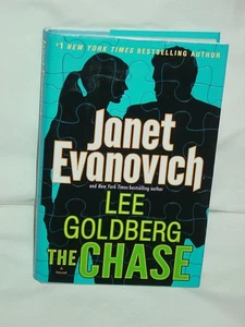 The Chase Janet Evanovich Lee Goldberg Hardcover FBI AGENT CON ARTIST TREASURE - Picture 1 of 2