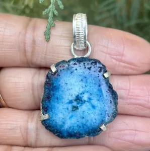 Ciondolo in argento sterling 925 placcato, pietra agata geode druzy blu turch... - Foto 1 di 5