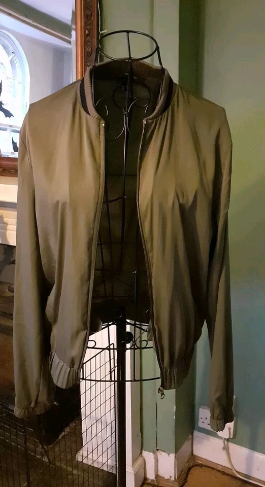 Ladies Lightweight Green Jacket Size 6 #green jacket #jacket6 #jacket  - Image 1 of 1