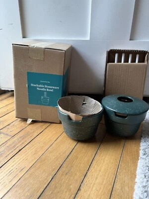 Juego de 2 tazones apilables de fideos United By Blue gres pino con palillos Foto 1 de 3