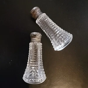 Vintage Glass Salt & Pepper Shaker w Silver Plated Lids 2.5" Spice Elegant - Picture 1 of 9