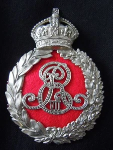 UMHANG POLIZEI. SÜDAFRIKA SEHR GROSSES WEISSES METALL KÖNIG KRONENPLATTE EV11R - Bild 1 von 7