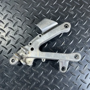 ♻️ APRILIA RS 125 - RIGHT FOOT PEG / FOOTREST BRACKET - Picture 1 of 2