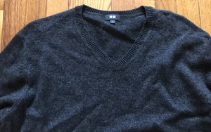 Uniqlo Men’s Black Size L V-Neck Sweater Wool Blend Long Sleeve Preppy City - Picture 1 of 11