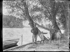Plaque verre photo ancienne négatif noir et blanc 9x12 cm famille eau rivière - Photo 1 sur 2