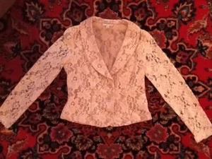 Adorable CAbi Cream Ivory Winter White Lace Blazer Jacket Size 2 Style #249 EUC - Picture 1 of 7