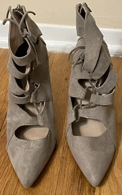 MIX NO. 6 Klemtu cinza argila acinzentada ultra camurça com cadarço 4” salto alto 8 M - Imagem 1 de 4