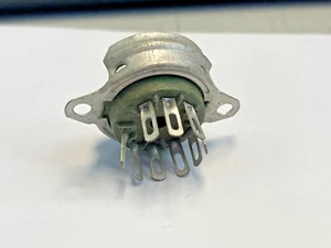 9 Pin tube sockets original new old stock -GREEN- - Picture 1 of 5