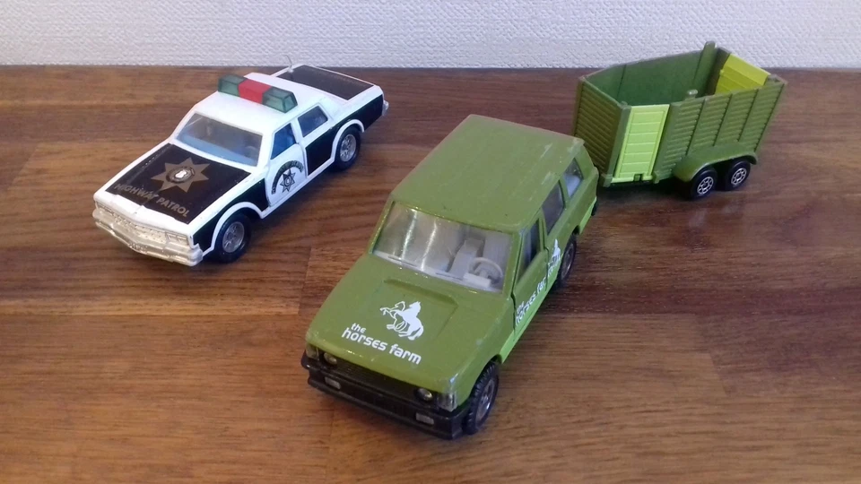 Majorette lot Range Rover remorque "Horse Farm" et  Police 1/36 genre Matchbox - Photo 1/4