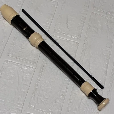 Grabadora Yamaha con estuche hecho a mano, soprano, B y 24 piezas, AAB usada - Imagen 1 de 4