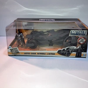 Jada Toys DC Comics 1:24 Liga de la Justicia Batimóvil y Batman Die-Cast Car NUEVO - Imagen 1 de 8