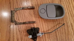 ✅ OEM 02 03 04 05 06 07 Saturn VUE Glove Box Latch GRAY Glovebox Handle NICE! - Picture 1 of 8