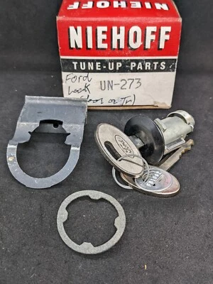 NORS 1981-87 FORD ESCORT MERCURY LYNX TRUNK LOCK KIT & KEYS - Image 1 of 4