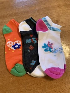 Women's Decorative Ankle Socks Set Of Three Shoe Size 4-9 Brand New - Picture 1 of 1