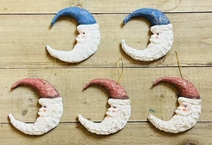 5 Ornamenti Natalizi Vintage Mezzaluna Babbo Natale Cartapesta Rosso e Blu 4" - Foto 1 di 7