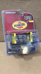 Greenlight Four Post Lifts Series 3 Pennzoil 16130-C 1/64 - Picture 1 of 2