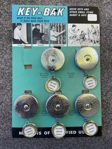 VINTAGE KEY-BAK 5 RETRACTABLE 24" RING KEYCHAIN ON ORIGINAL SALES DISPLAY CARD - Picture 1 of 8