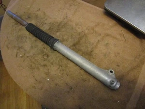 1980 Yamaha DT 175 DT175 Right front fork leg tube slider damper assembly - Bild 1 von 8