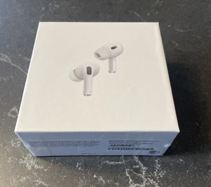 Apple AirPods Pro 2nd Generation with MagSafe Wireless Charging Case (USB‑C) - Photo 1 sur 4