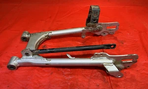 1996 YAMAHA RT100 RT 100 REAR SWINGARM SWING ARM SUSPENSION 3UL-22110-00-35 - Foto 1 di 13