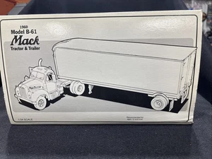 1995 First Gear 1:34 1960 Model B-61 Mack Tractor and Trailer ESSO 19-1670 - Picture 1 of 4