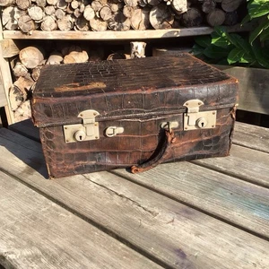 Old Vintage Antique Crocodile Leather Suitcase - Ideal For Storage Or A Prop - Picture 1 of 14