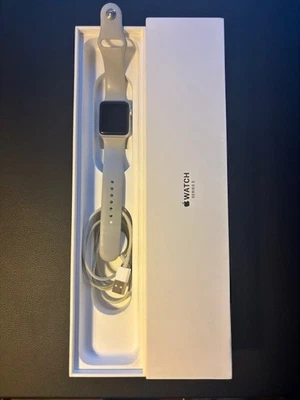 Apple Watch Series 3 38mm Aluminium Silber Gehäuse Gebraucht - Bild 1 von 4
