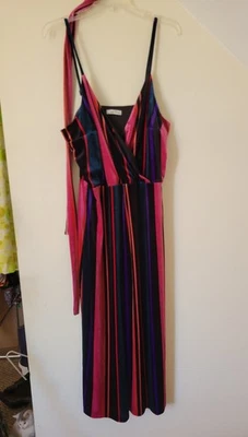 Traje de salto sin mangas de terciopelo a rayas sin palabras con cinturón XXL Foto 1 de 4