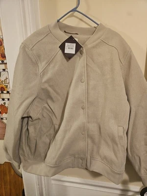 全新带标签 AVA& VIV 纽扣聚乙烯夹克浅灰色带口袋,尺寸 3XL 女式 — 第 1/4 张图片