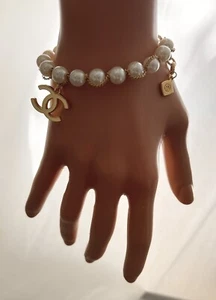 π€β CHANEL Pearl Bracelet HOLIDAY CHARM DIY Repurposed cc Logo Pearl gold chain - Picture 1 of 6