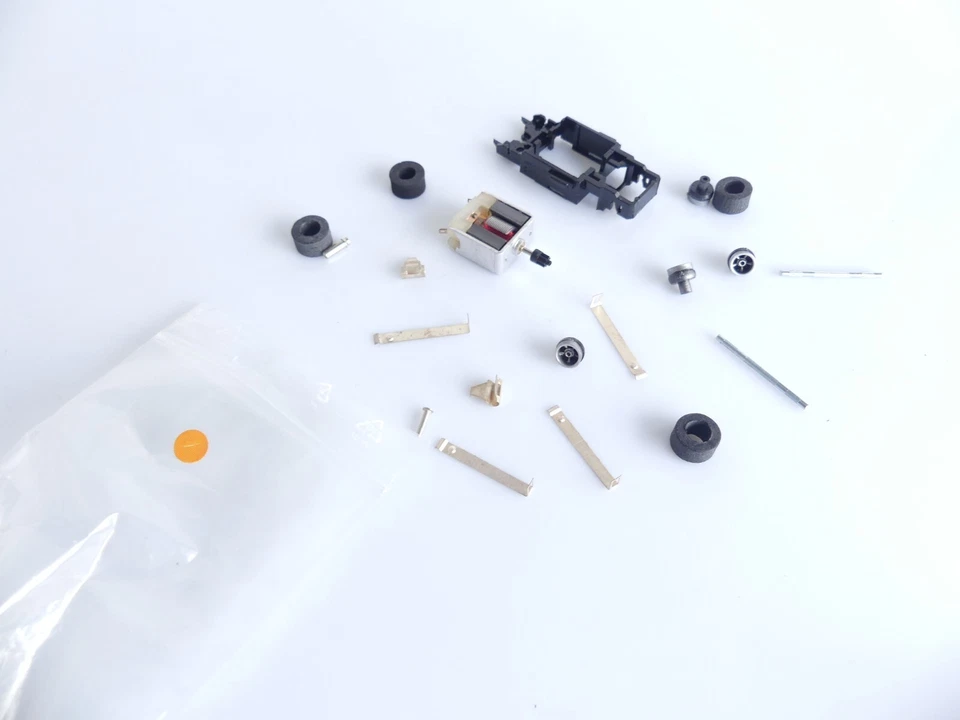 (2) TCR ACCESSOIRES DIVERS PNEUS / PIGNONS / FROTTEURS / MOTEUR / CHASSIS - Photo 1/1