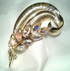 Vintage Gold Coro Pegasus Rhinestone Feather Book Piece Brooch Pin - Picture 1 of 6